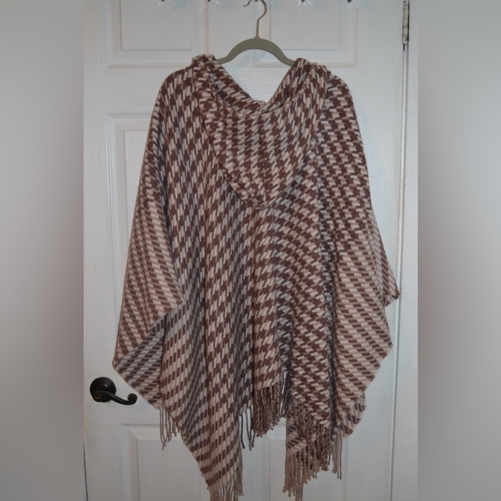 Simply Noelle Hooded Shaw Fringed Wrap -OS